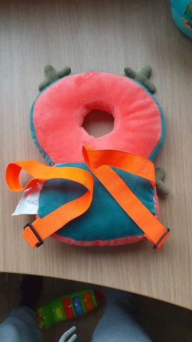 Продавам възглавница - протектор за предпазване на главата на бебето