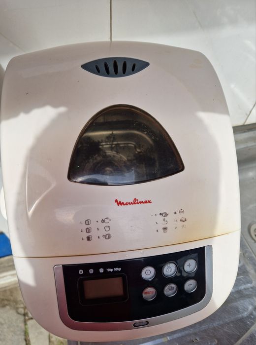 Vând Masina de paine Moulinex defectă