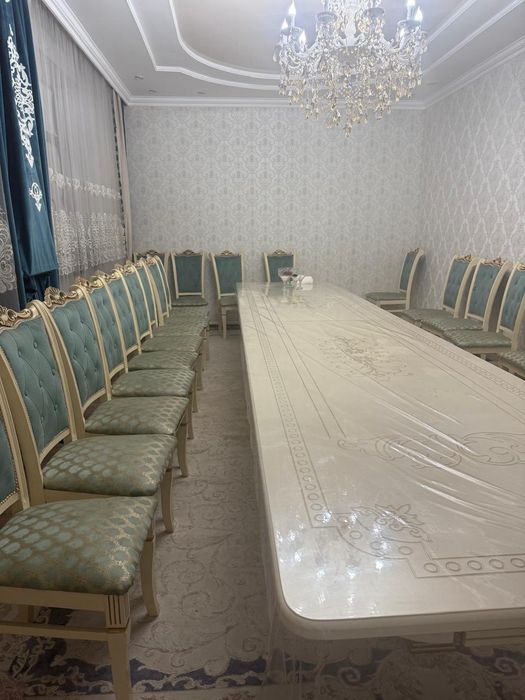Стол со стульями