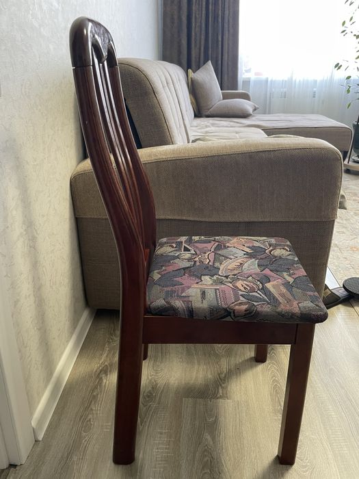 Продам 6 стульев