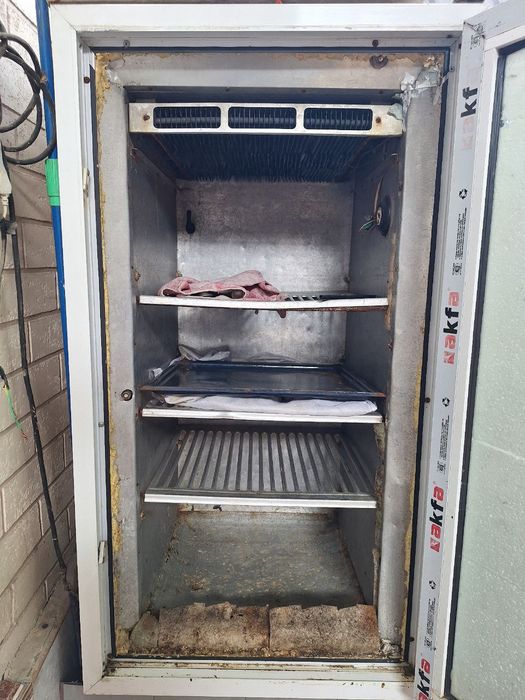 Muzlatgich sotiladi. Go'sht mahsulotlari uchun.