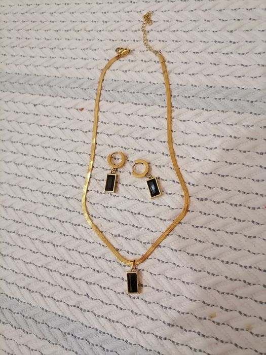 Красив комплект от обеци и кулие