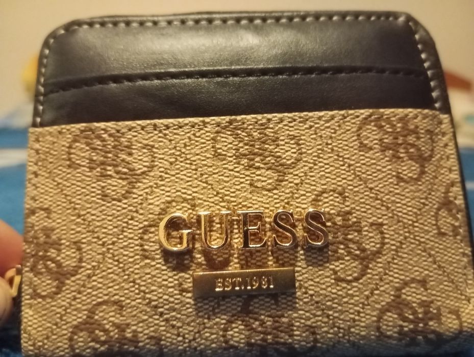 Portofel GUESS stare perfectă