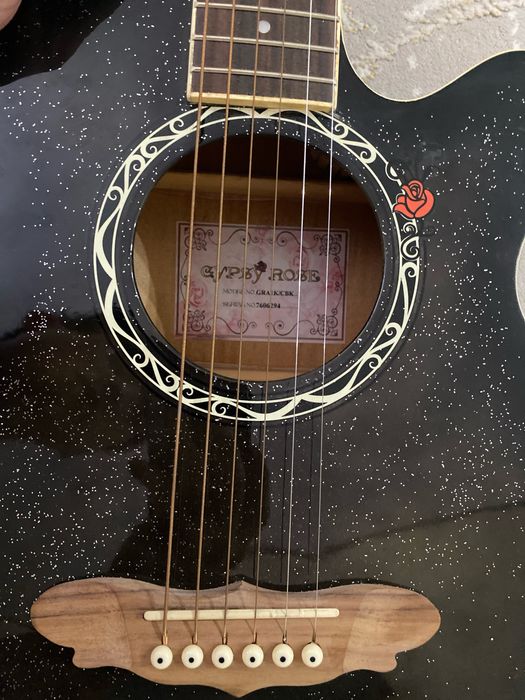 Продам гитару б/у дарили на др