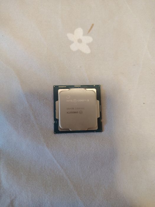 Vând procesor inter core i3-10100