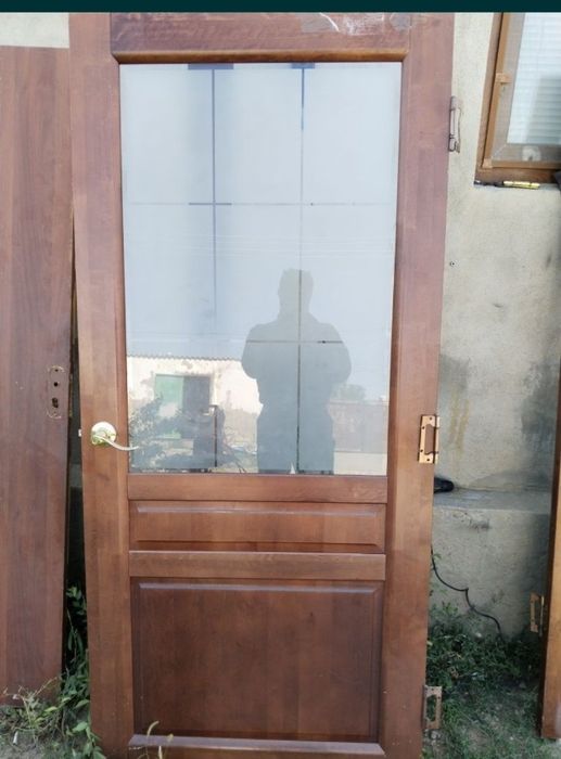 Двери деревянные.