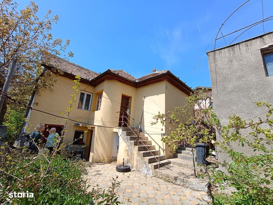 Casa cu 3 camere si garaj / str. PACII