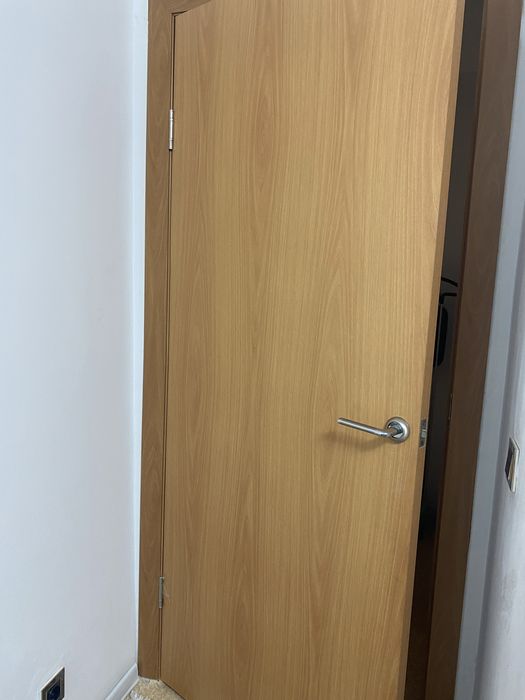 Дверь              .