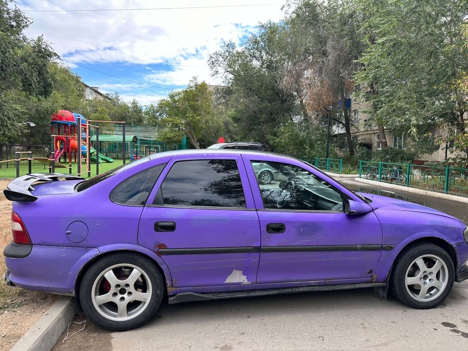 Продам машину опель вектра