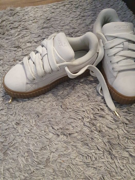 Ghete de fotbal si adidasi