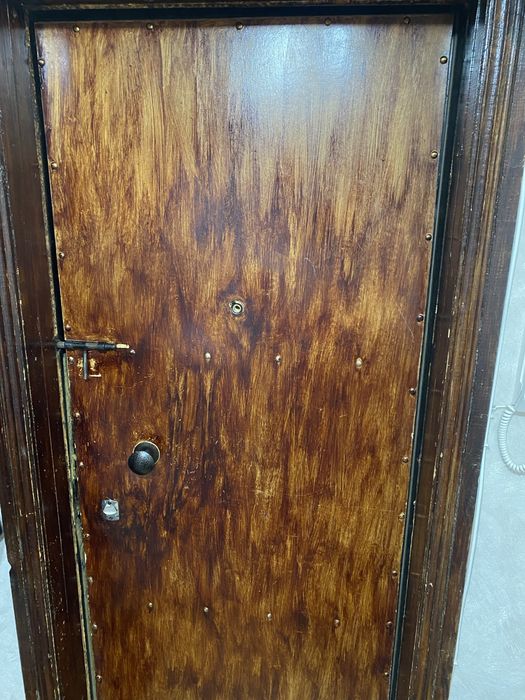 Продам дверь входную металлическую.