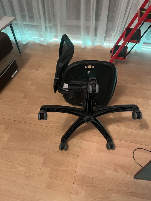 Срочно продам кресло офисное