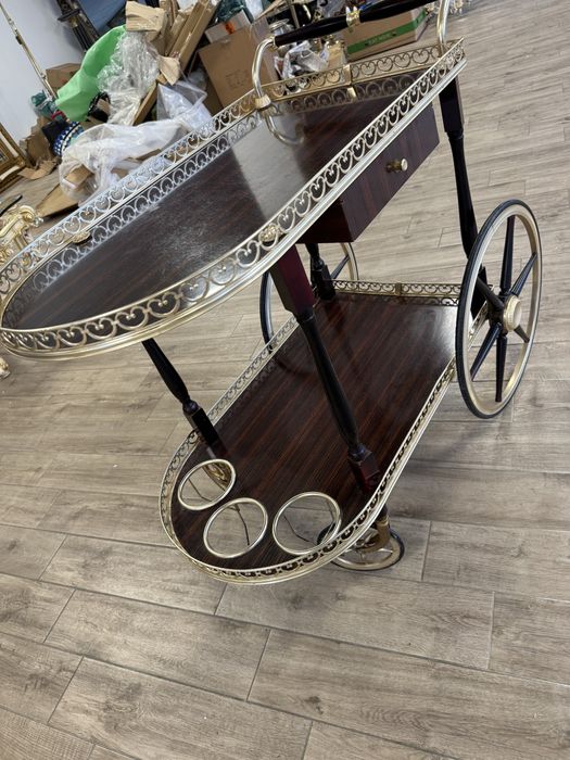 Gheridon din lemn cu elemente din metal aurit