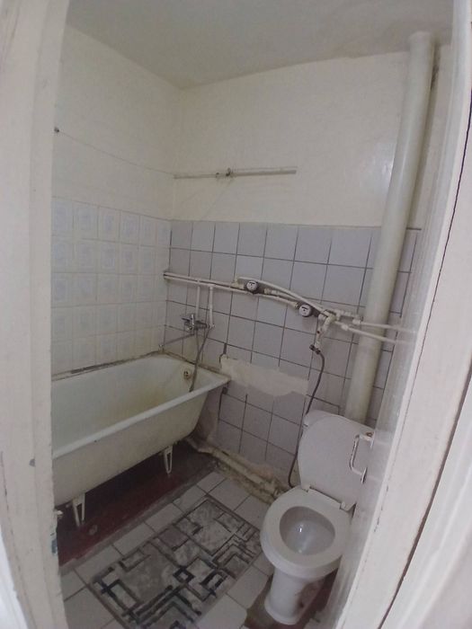 Бухара Сити чоррахаси томонда жойлашган 1 хонали квартира сотилади