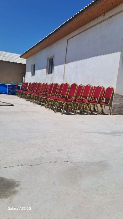 Стол, стулья ыдыстарымен сатылады!