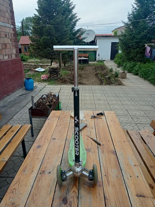 Самокат  не маленький и велик детский