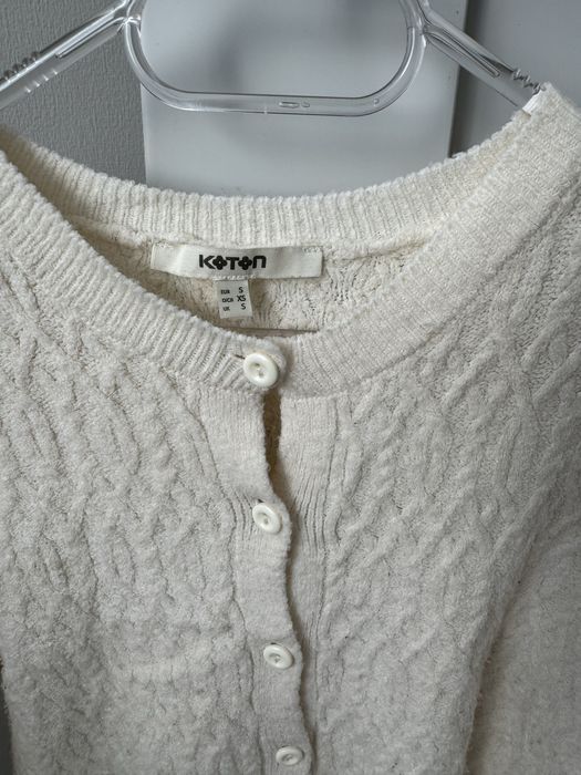 Белый кардиган