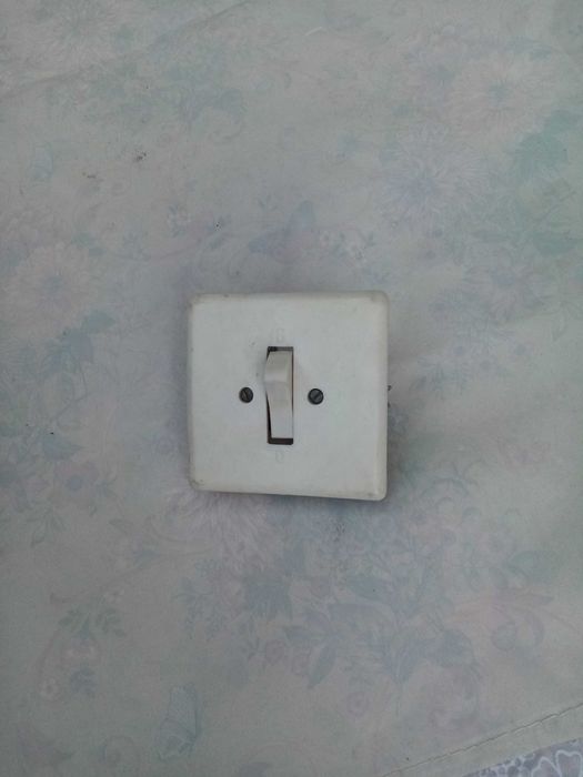 Выключатели света, эл. патроны для ламп