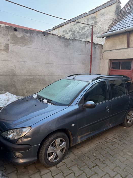 Peugeot 206 de Vanzare. Mașina merge sau pentru piese