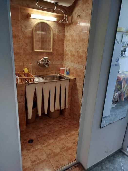 Нова  цена Продавам стая в Слънчев бряг  блока до пожарната в близост до автогара център  и недалеч от морето