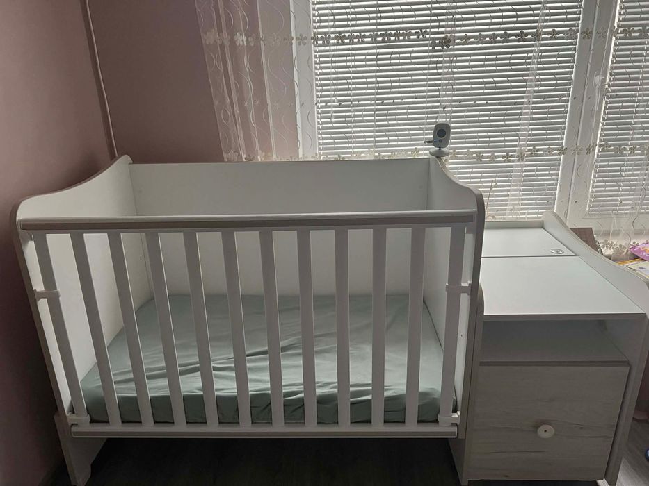 Бебешка кошара с повивланик и шкафче