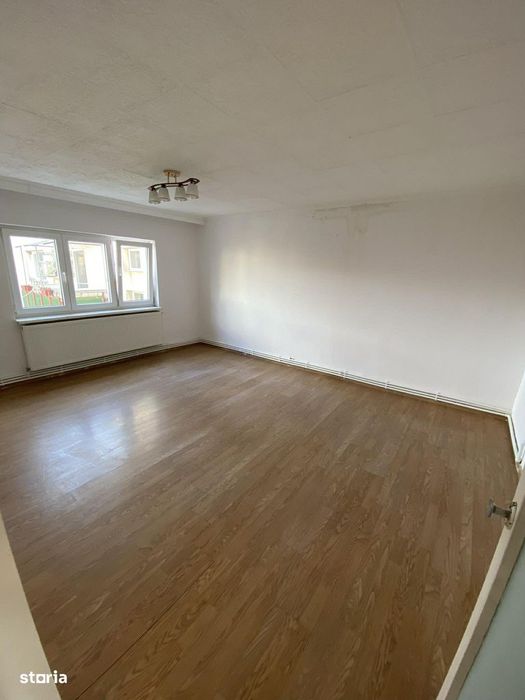 Apartament 3 camere de vanzare , Independetei M17 , et — fotografia 1