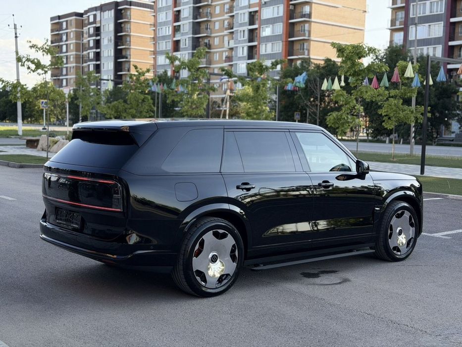 ZEEKR 9X Black edition