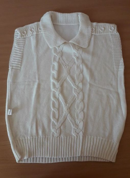 Вязанная жилетка