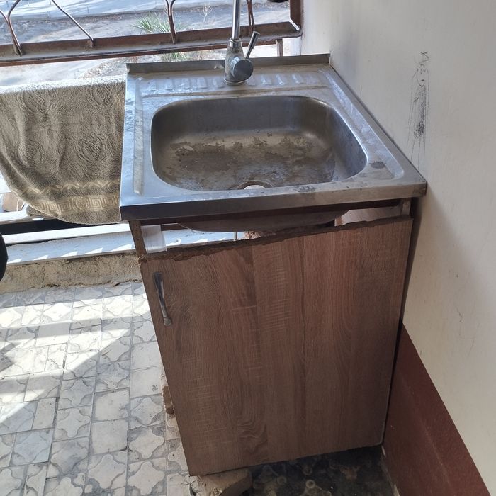 Мойка для кухни,бу можно использовать нормальном состоянии.