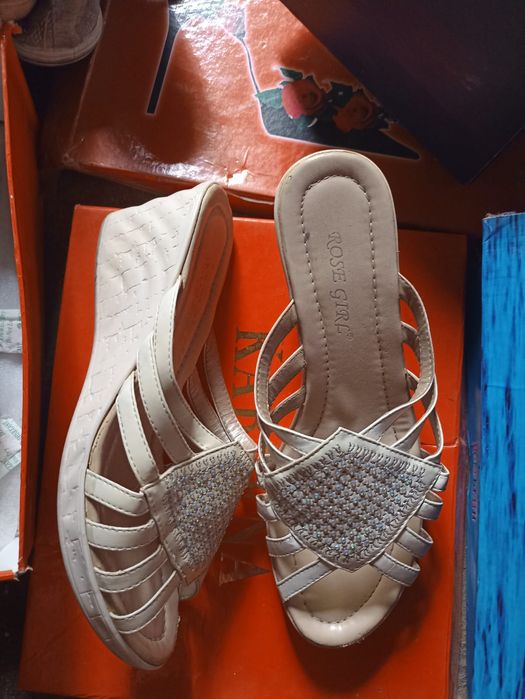 Продам обувь туфли балетки шлепки макасины