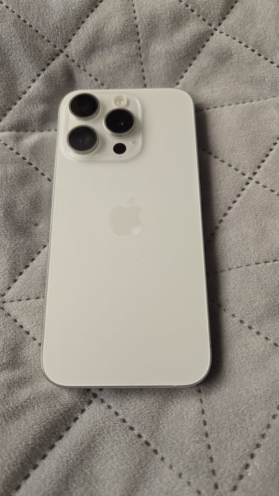 Iphone 15 Pro White Titanium, 128 GB , Като нов, 12 гръбчета, 86%