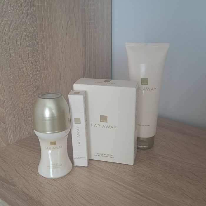 Избери подарък! Ароматен комплект, подаръчна торбичка и картичка.