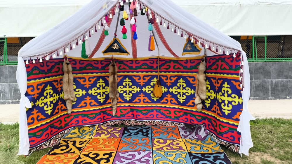 Киіз үй жартылай