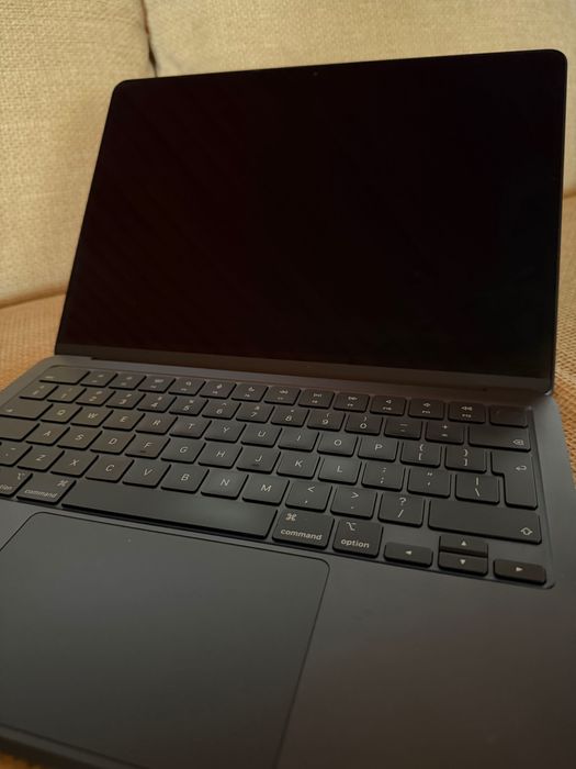 Apple MacBook Air M2 2022, 13", 8GB RAM, chip Apple M2, macOS Tahoe, stare foarte bună