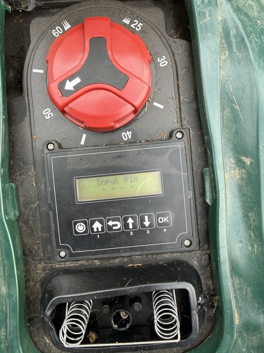 Robot tuns gazon Parkside