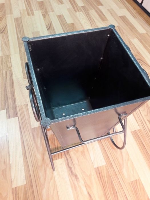 Урна, мусорние яшик