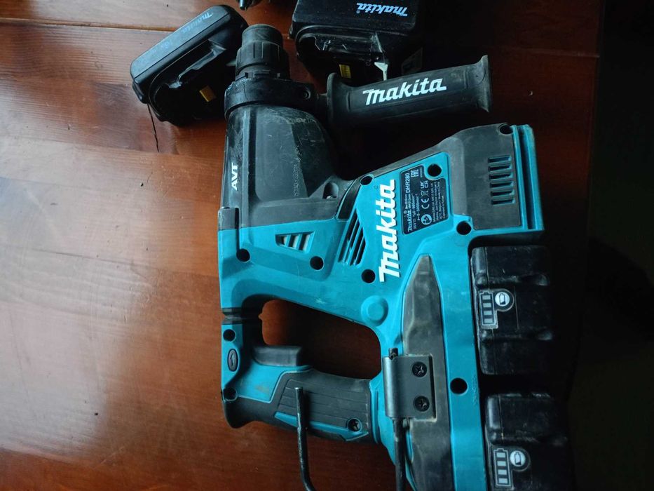 Машини Makita HM1213C SDS MAX, DHR280, DDF482, батерии BL1830 BL1840 BL1850 BL1860.