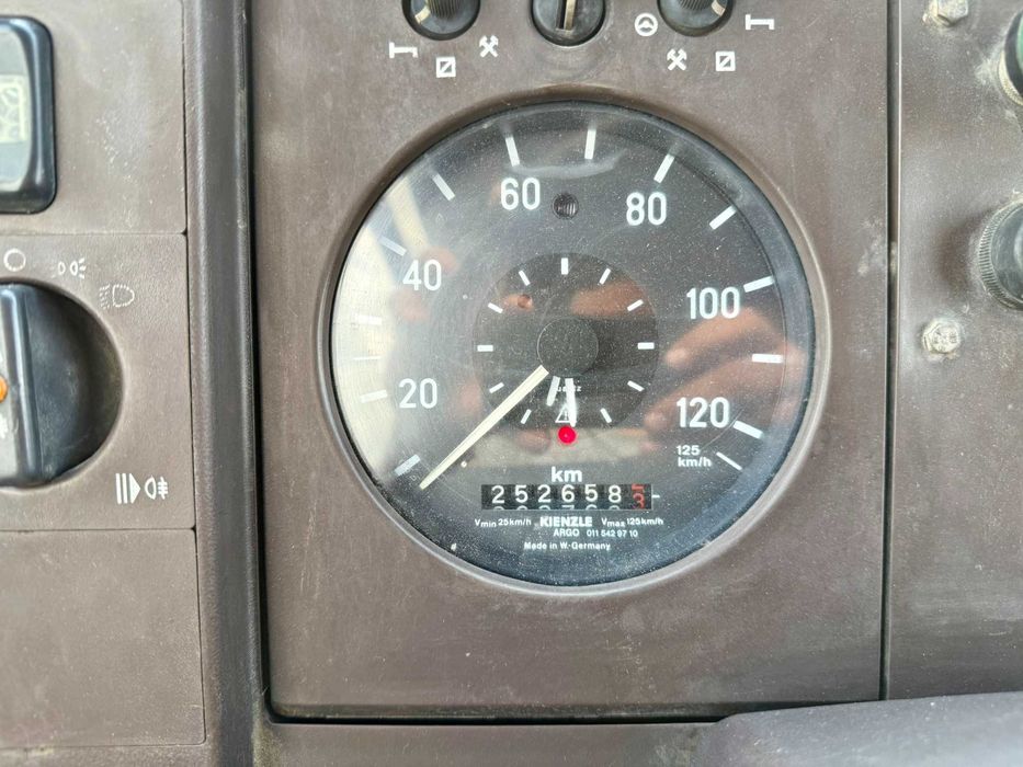 Mercedes Benz 811 канало почистващ