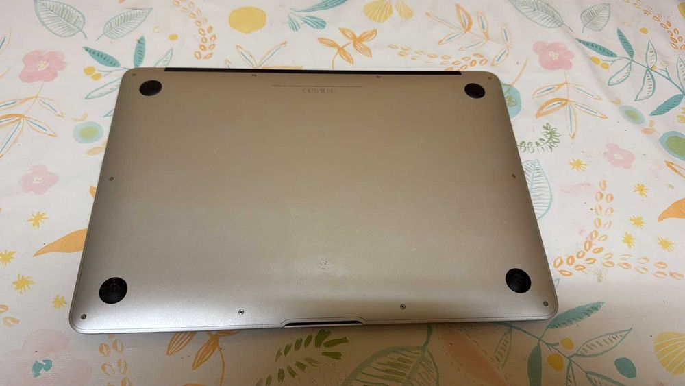 Vând MacBook Air 13" (2017), 128 GB SSD