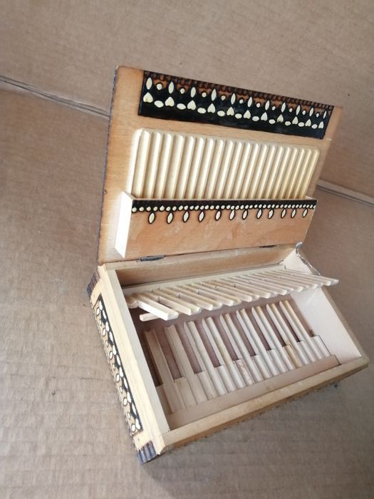 Стара дървена кутия за цигари – табакера