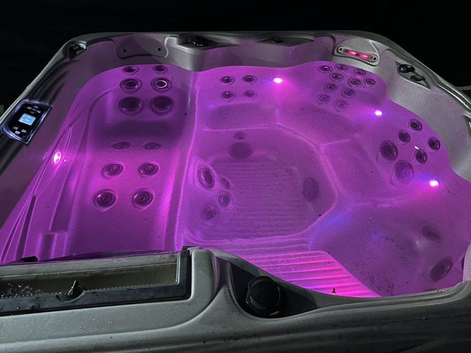 Градинско джакузи  6 места покривало всички екстри