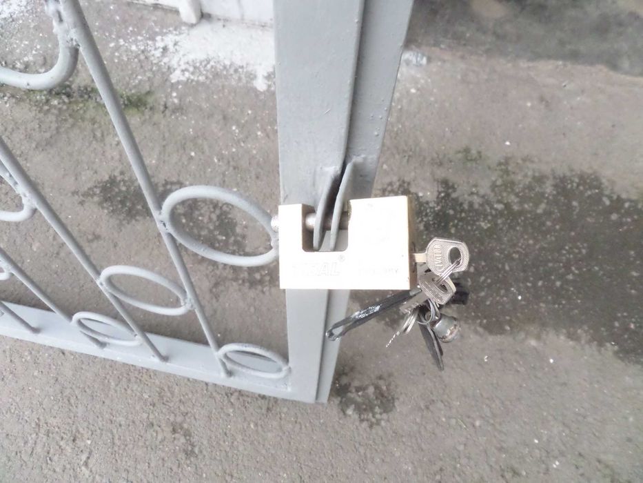 Usa de siguranta   110 cm x 213 cm