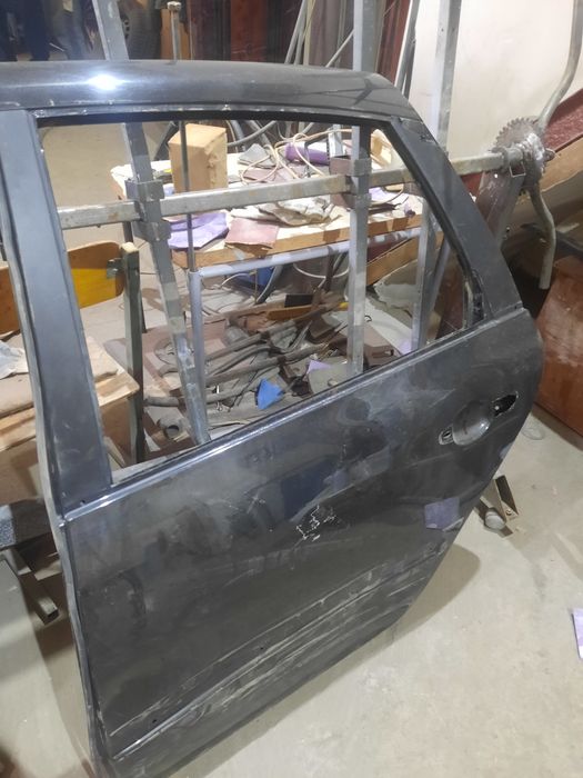 Продам заднию дверь гранта