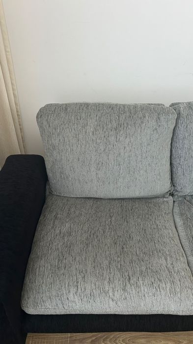 Canapea de doua locuri