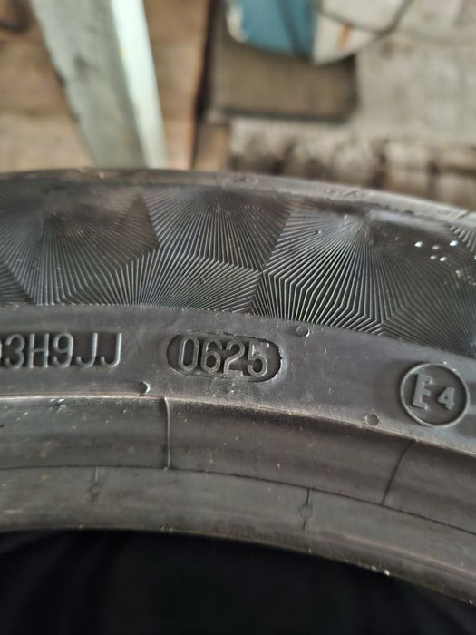 Продам шины. 235/45/18 континенталь