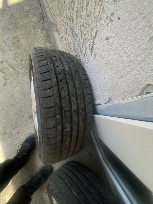 Диск и покрышка сатылады R 15 .