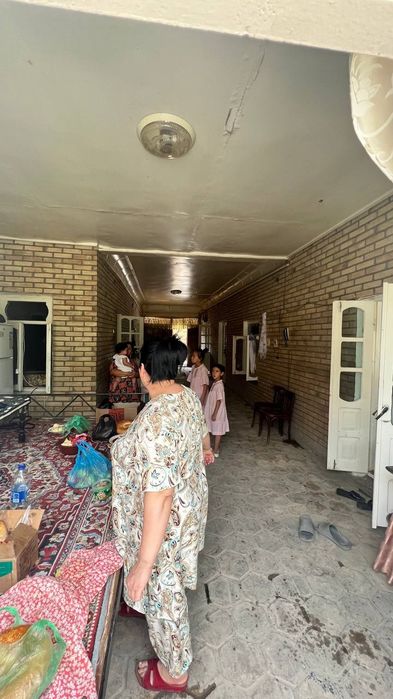 Ховли сотилади турт соток 3хужалик ящащга булади мактаб богча якин