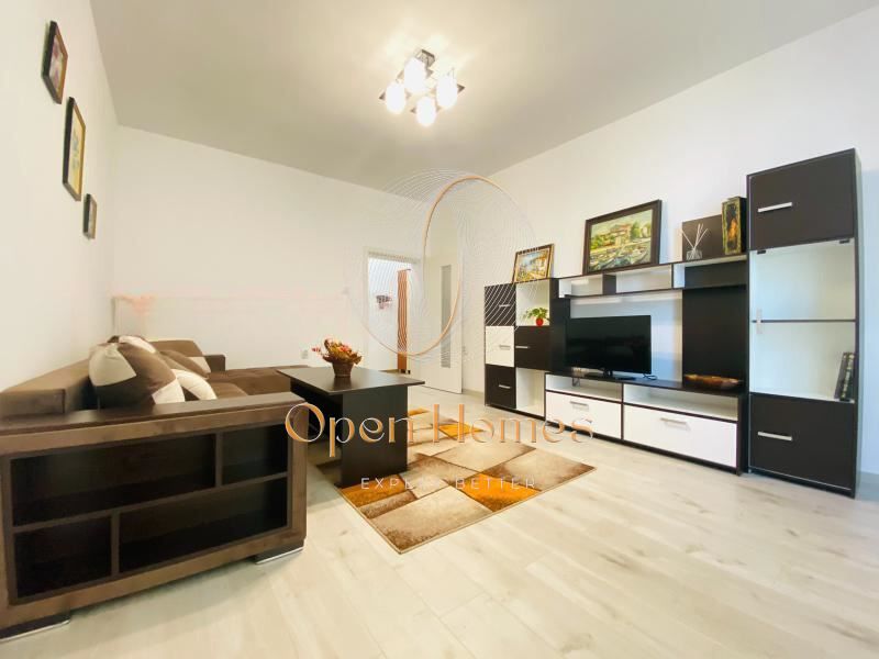 Продава се Четиристаен апартамент в Пловдив, Каменица 1 - 110 кв.м за 2773 €/кв.м - Снимка #2