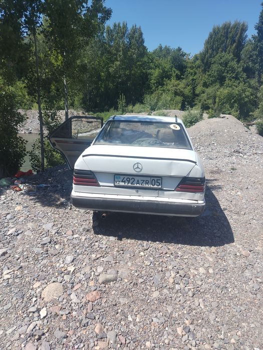 Мерседес  W124 230