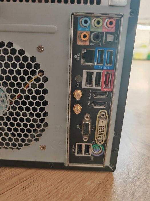 Mini NAS storage - 8 hdd bays 3.5 hot swap + 4 hdd bays 2.5  - SATA3